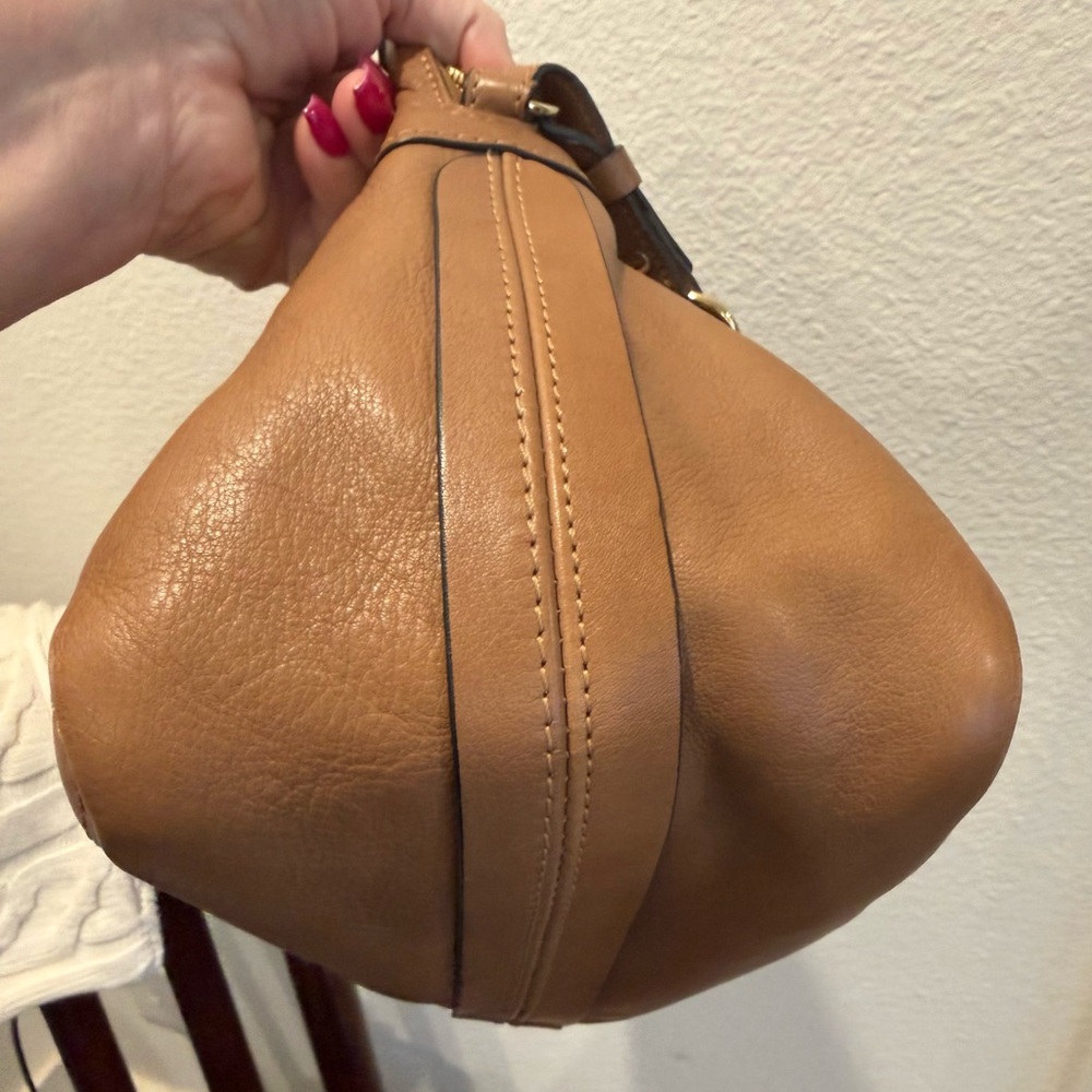 Chloe Paraty Medium Leather Shoulder Bag - Picture 13 of 14